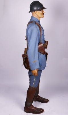 WW1 French Gas Officers Full Uniform Display. - 3