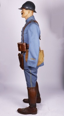 WW1 French Gas Officers Full Uniform Display. - 6