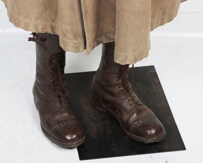 WW1 British Officer Ensemble Display Mannequin. - 4