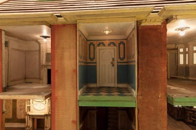 A large and architecturally impressive Victorian style Dolls House, English 1922, - 11