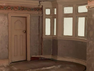 A large and architecturally impressive Victorian style Dolls House, English 1922, - 21