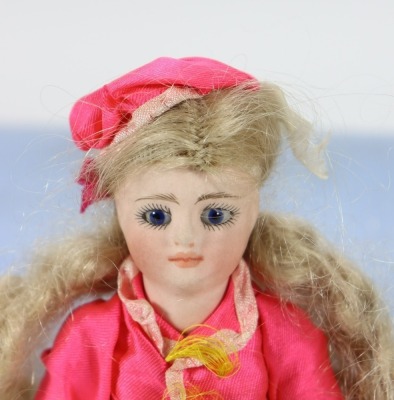 A rare miniature all bisque mignonette doll in trunk, French circa 1880, - 3