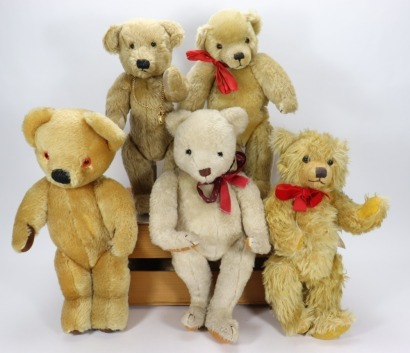 Five English modern collectors Teddy bears,