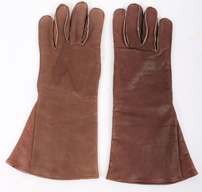 WW2 RAF D Type Leather Flying Gloves.