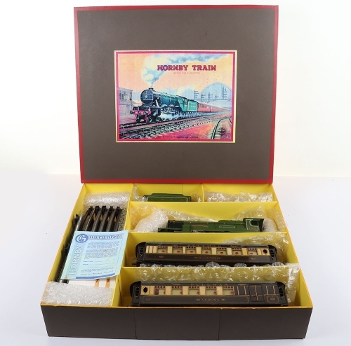 Hornby 0 Gauge Flying Scotsman Passenger Set