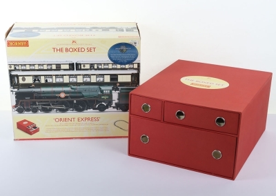 Hornby 00 Gauge R 108 Orient Express The Boxed Set