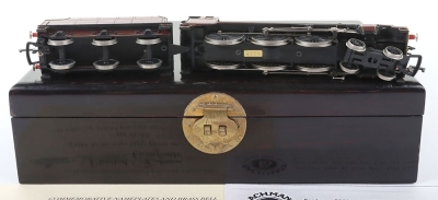 Bachmann 00 Gauge Limited Edition Royal Scot Locomotive in Wooden Presentation box - 8