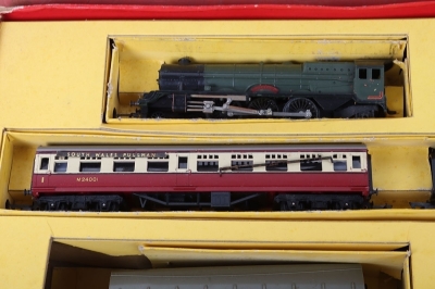 A Quantity of Tri-ang & Lima 00 Gauge Trains - 5