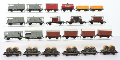 A Quantity of 00 Gauge Wagons