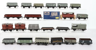A Quantity of 00 Gauge Wagons - 3