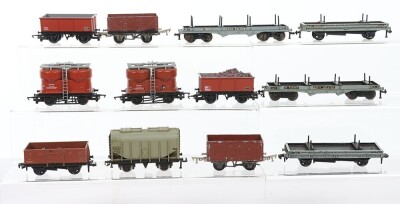A Quantity of 00 Gauge Wagons - 4