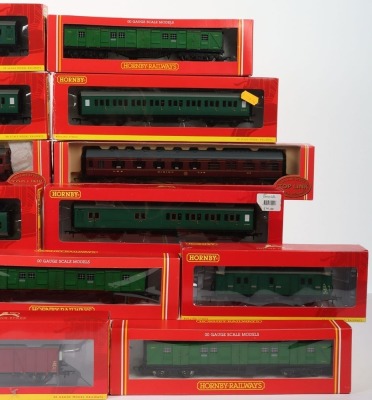 Fourteen Boxed Hornby 00 Gauge Coaches, rolling stock & wagons, - 3