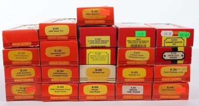 Twenty Boxed Hornby 00 Gauge Coaches, Rolling stock & wagons - 4