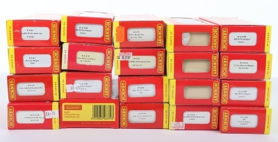 Twenty Boxed Hornby 00 Gauge Rolling stock & wagons - 4