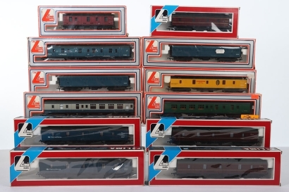 Twelve Boxed Lima Models 00 Scale Coaches/Vans,