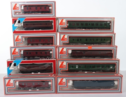 Boxed Lima Models 00 Scale Coaches/Vans