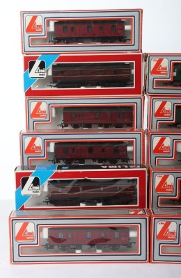 Boxed Lima Models 00 Scale Coaches/Vans - 2