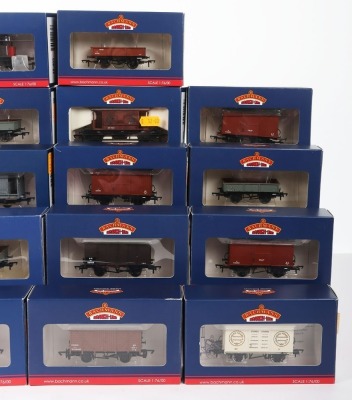 Eighteen Boxed Bachmann Branch Line 00 Scale Wagons - 3