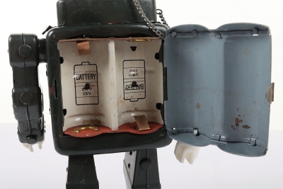 Boxed Alps battery operated Tinplate Television Spaceman, Japanese 1960s - 8
