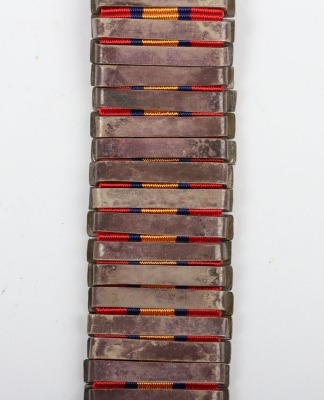 Miniature Medal &ndash; An interesting miniature Queen&rsquo;s South Africa Medal with a complete set of 26 clasps - 7