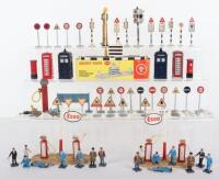 Dinky Toys Road Signs Accessories Petrol Pumps