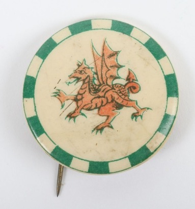 WW1 Kitchener's Army metal pin back badge to the 38th Welsh Division.