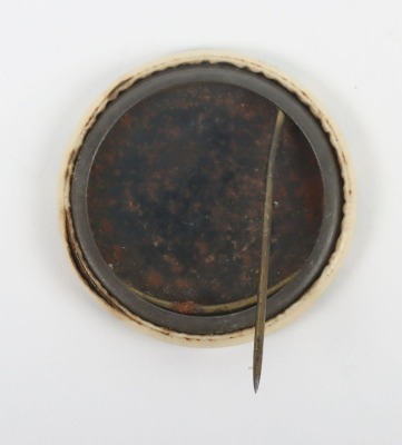 WW1 Kitchener's Army metal pin back badge to the 38th Welsh Division. - 2