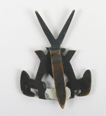 WW2 British Special Forces V Force Cap Badge, - 2