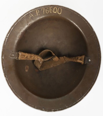 WW2 Canadian Mk.II Steel Helmet, Royal Montreal Regiment. - 6