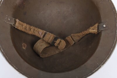 WW2 Canadian Mk.II Steel Helmet, Royal Montreal Regiment. - 8