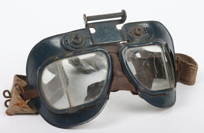 Second World War British Air Ministry MK VII Flying goggles, with Clear Laminated glass, adjustable canvas head strap, leather padding and leather nose bridge. stamped AM under crown and 220/826 1858 om metal nose bridge