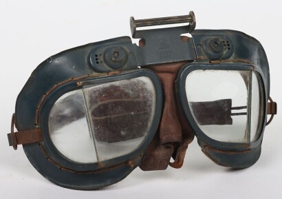 Second World War British RAF MK VII flying goggles. Stores Ref. No. 22C/826 2022, with Air Ministry and Kings crown stamped on the nose bridge. With adjustable leather strap named 1808777 Proctor. possibly belonging to Victor John Maurice Proctor. Fitted 