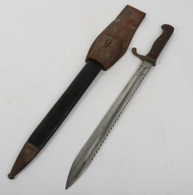WW1 German G98 Saw Back Pioneers Bayonet in Leather Scabbard. - 8