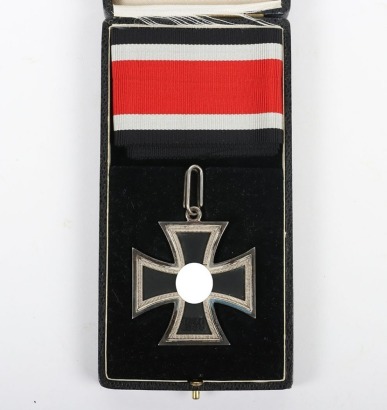 Third Reich 1939 Knights Cross of the Iron Cross by Steinhauer & Luck, Micro 800 Type with Presentation Case