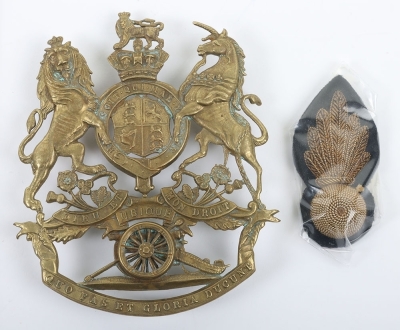 Grouping of Cap Badges & Collars in cloth metal & Anodised to the Royal Regiment of Artillery. - 2