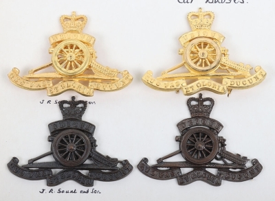 Grouping of Cap Badges & Collars in cloth metal & Anodised to the Royal Regiment of Artillery. - 3