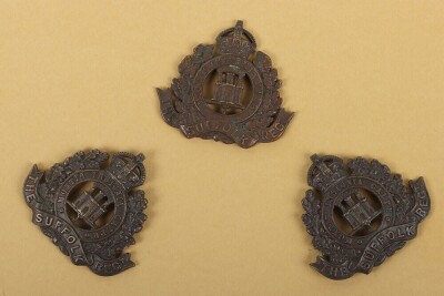 Selection of Military Cap, Collar Badges Shoulder Titles & Buttons to The Suffolk Regiment - 3