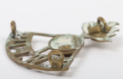 WW1 Royal Welsh Fusiliers Brass Shoulder Title - 3