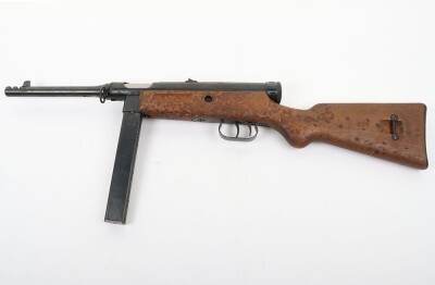 Deactivated Italian Beretta Sub Machine Gun - 4