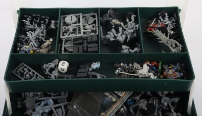 Collection of Warhammer 40,000 Games Workshop models, figures, codex and more. - 5