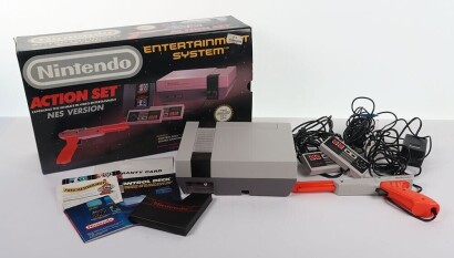 Scarce Vintage Nintendo NES Entertainment System Console Action Set Boxed.
