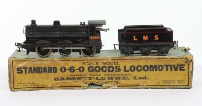 Bassett-Lowke clockwork 0 gauge LMS Standard Goods 0-6-0 locomotive and tender,