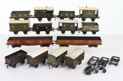 Collection of 0 gauge Bassett-Lowke rolling stock, - 2