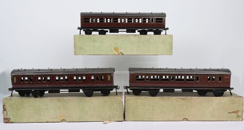 Collection of 0 gauge Bassett-Lowke rolling stock,