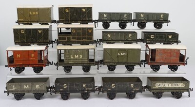 Collection of 0 gauge Bassett-Lowke rolling stock, - 2