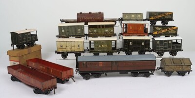 Collection of 0 gauge Bassett-Lowke rolling stock, - 3
