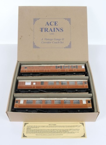 Ace Trains 0 gauge LNER Corridor Coach set C/4,