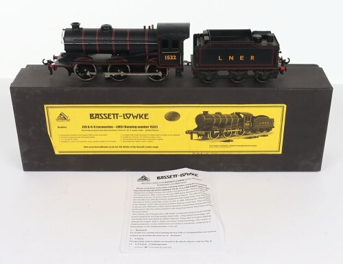 Bassett-Lowke BL99032 0-6-0 J39 class locomotive and tender,