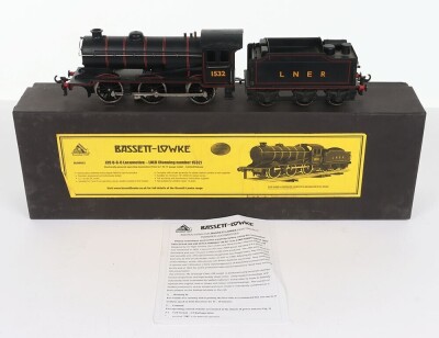 Bassett-Lowke BL99032 0-6-0 J39 class locomotive and tender,