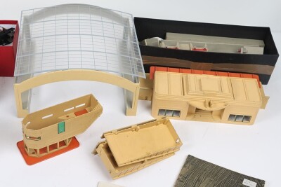 Collection of Hornby Dublo, - 8